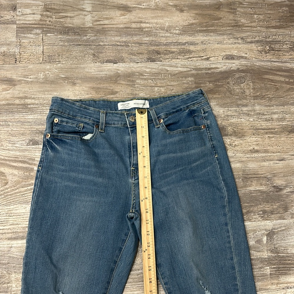 Levi Strauss mid rise boyfriend jeans size 12. - Picture 3 of 7